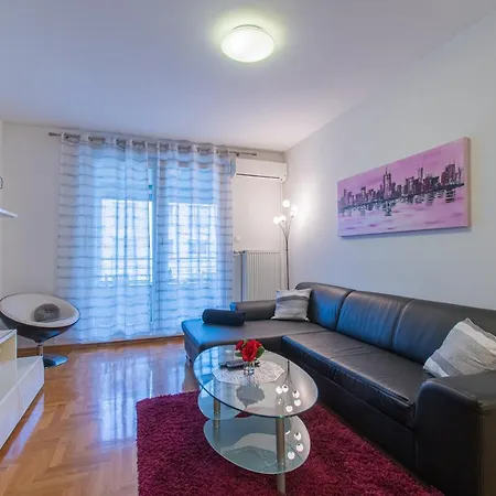 Flexible Selfcheckins 35 - Zagreb - Garage - Loggia - New Appartement Buitenkant foto