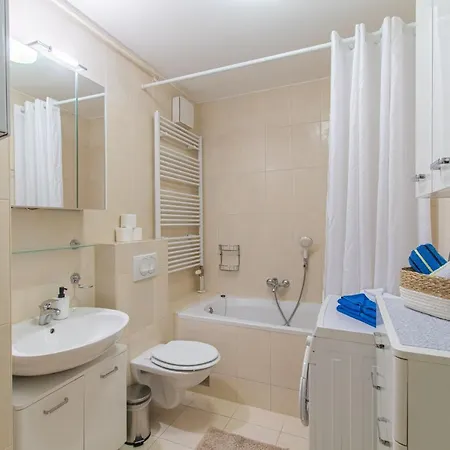 Flexible Selfcheckins 35 - Zagreb - Garage - Loggia - New Appartement Buitenkant foto