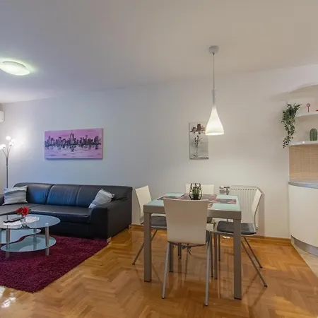 Flexible Selfcheckins 35 - Zagreb - Garage - Loggia - New Appartement Buitenkant foto