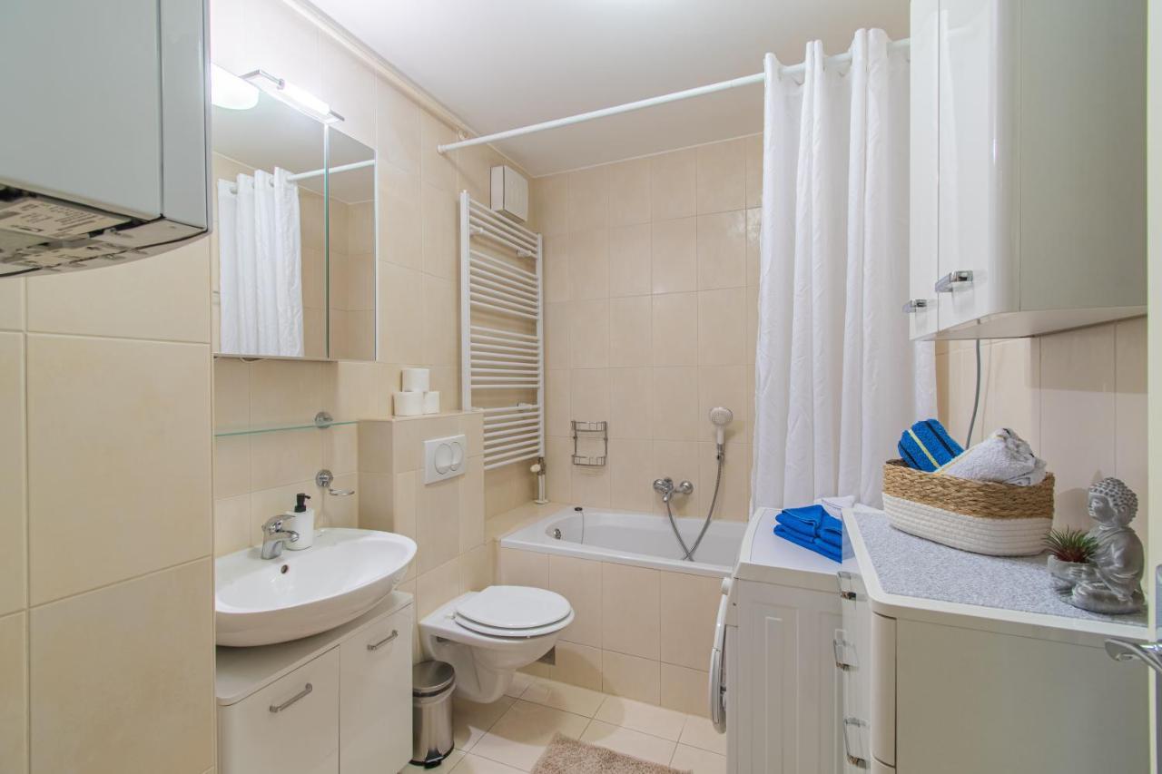 Apartment Flexible Selfcheckins 35 - - Garage - Loggia - New *